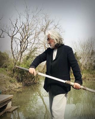 老驥伏櫪！張紀中耍劍顯“大俠”風范